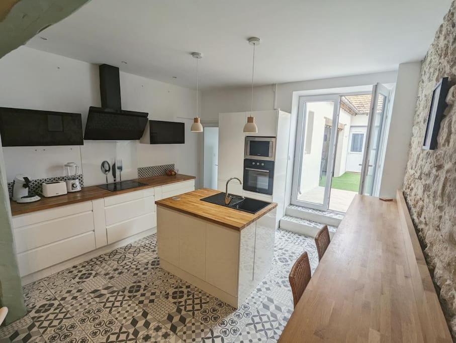 A 5Mn De La Reserve Africaine, Charmante Maison De Village Avec Patio Sigean Kültér fotó